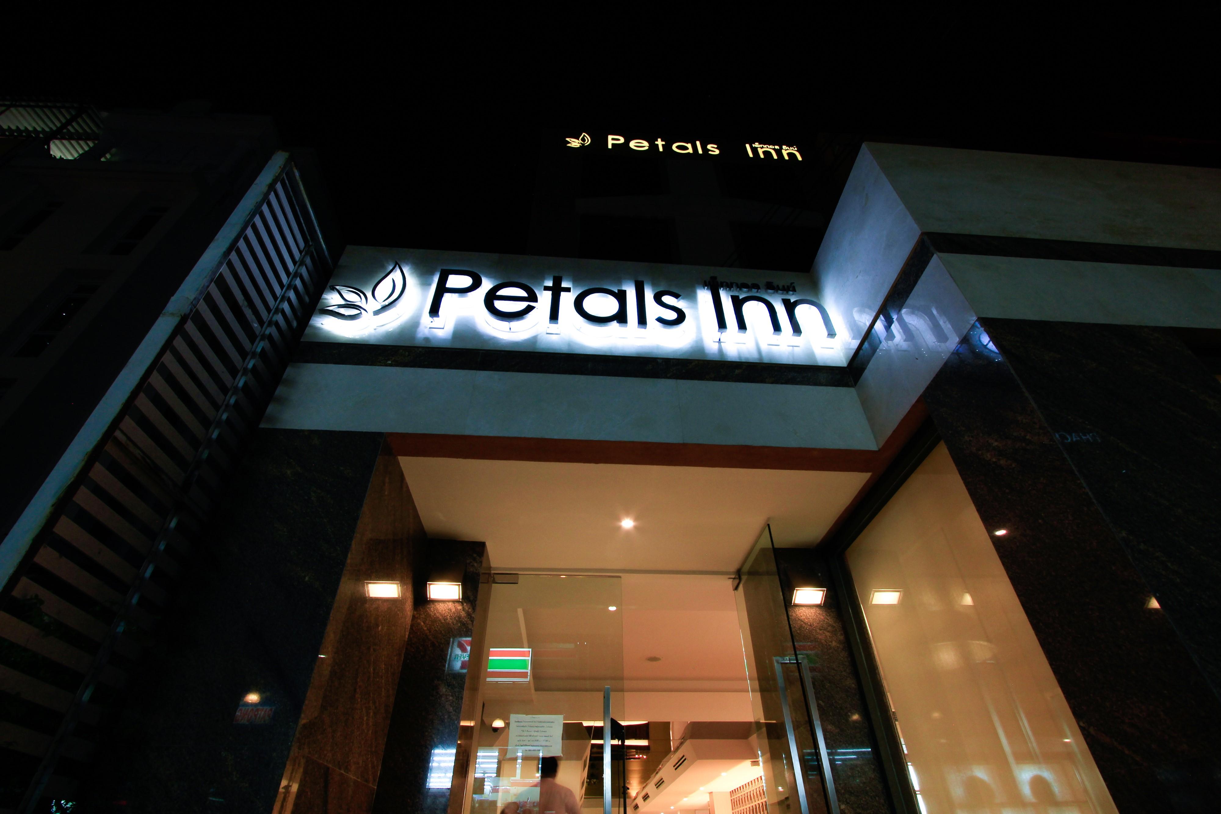 Petals Inn Bangkok Extérieur photo