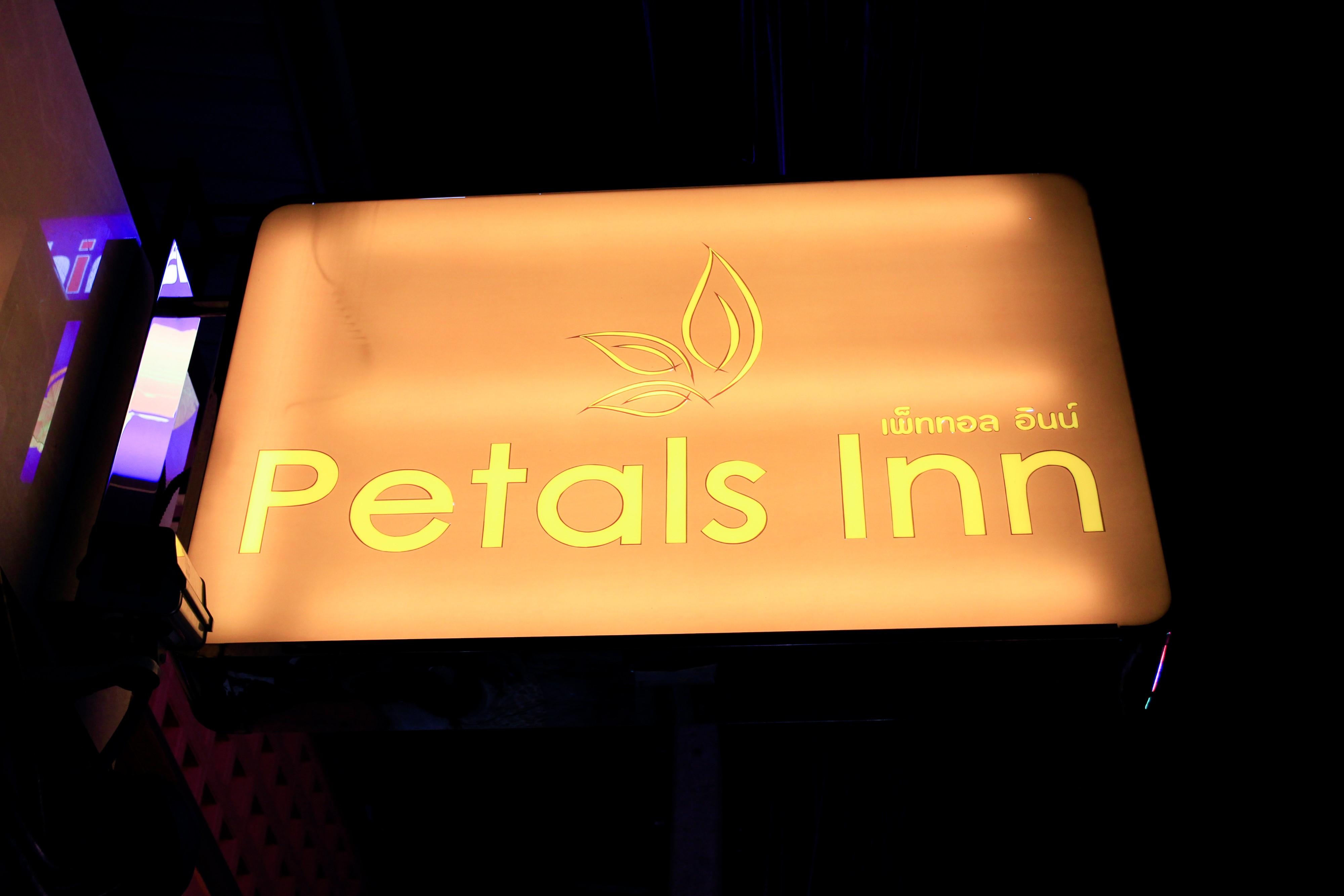 Petals Inn Bangkok Extérieur photo