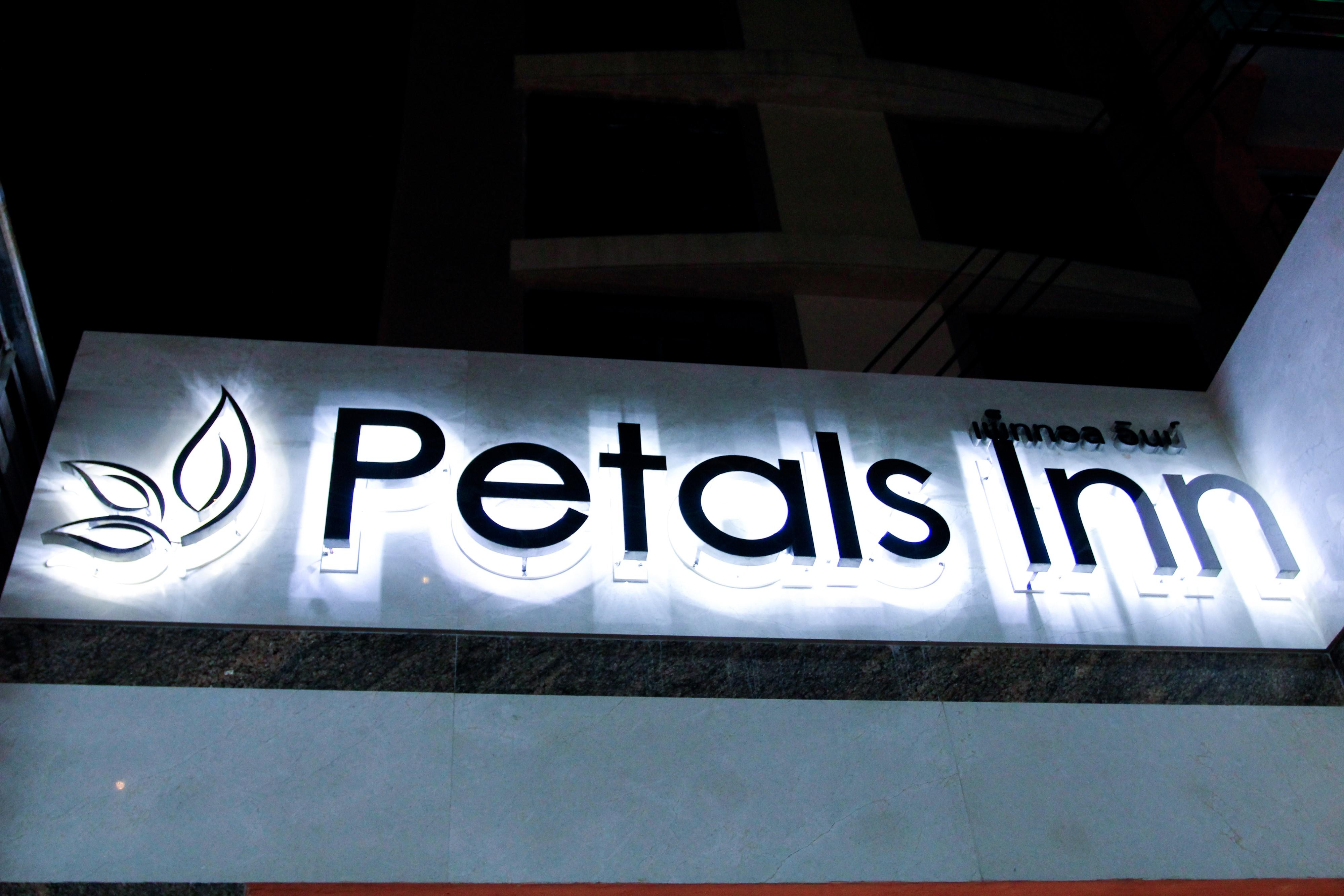 Petals Inn Bangkok Extérieur photo